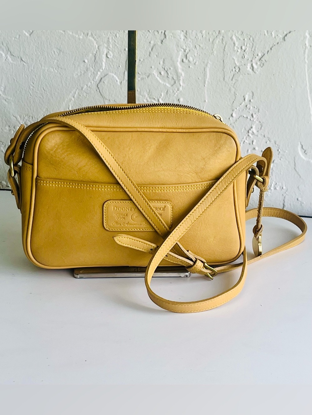 VINTAGE DOONEY & BOURKE  CROSSBODY BAG TAN LEATHER BAG TAN MUSTARD